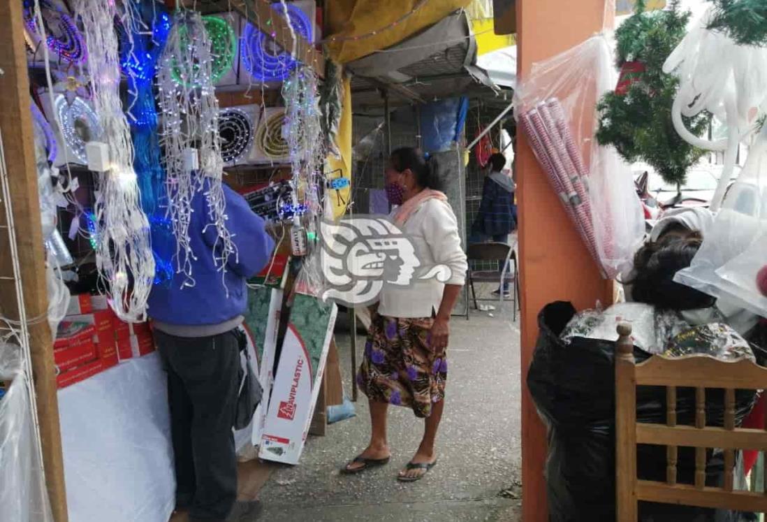 Venta de luces navideñas, por los suelos en Nanchital