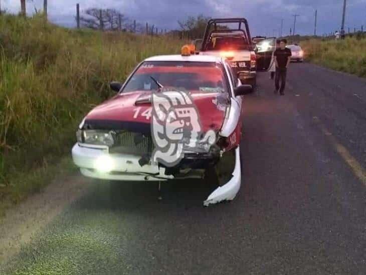 Taxista choca contra una vaca en camino a Las Barrilas