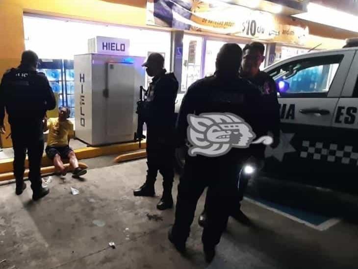 Tras ser golpeado y amarrado, hombre en estado de ebriedad solicita ayuda