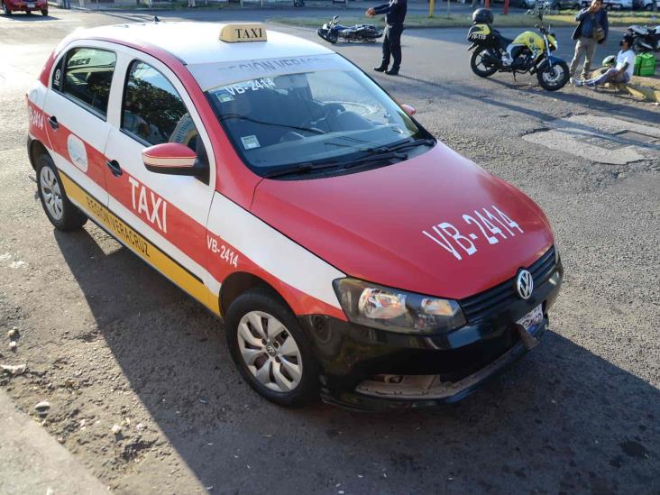 Taxista impacta a repartidor de comida en calles de Veracruz