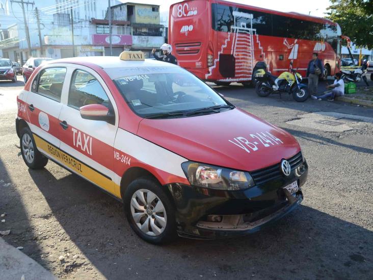 Taxista impacta a repartidor de comida en calles de Veracruz