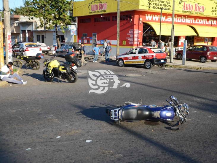 Taxista impacta a repartidor de comida en calles de Veracruz