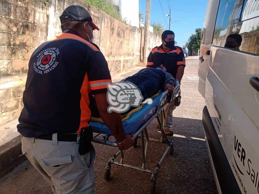 Obrero cae mientras limpiaba barda de panteón en Acayucan