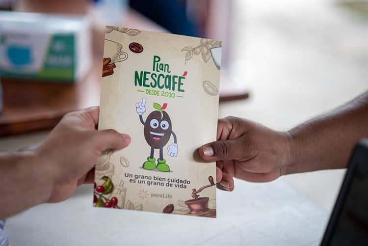 Da Nestlé seguros de vida y protección familiar a caficultores de Veracruz