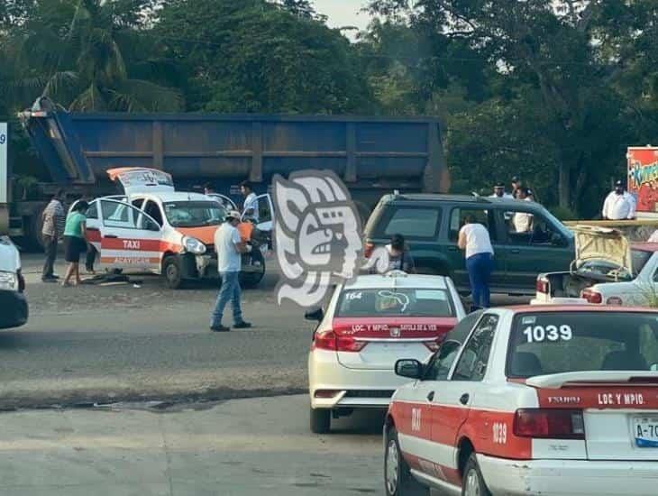 Atienden a niña lesionada tras accidente en Sayula de Alemán