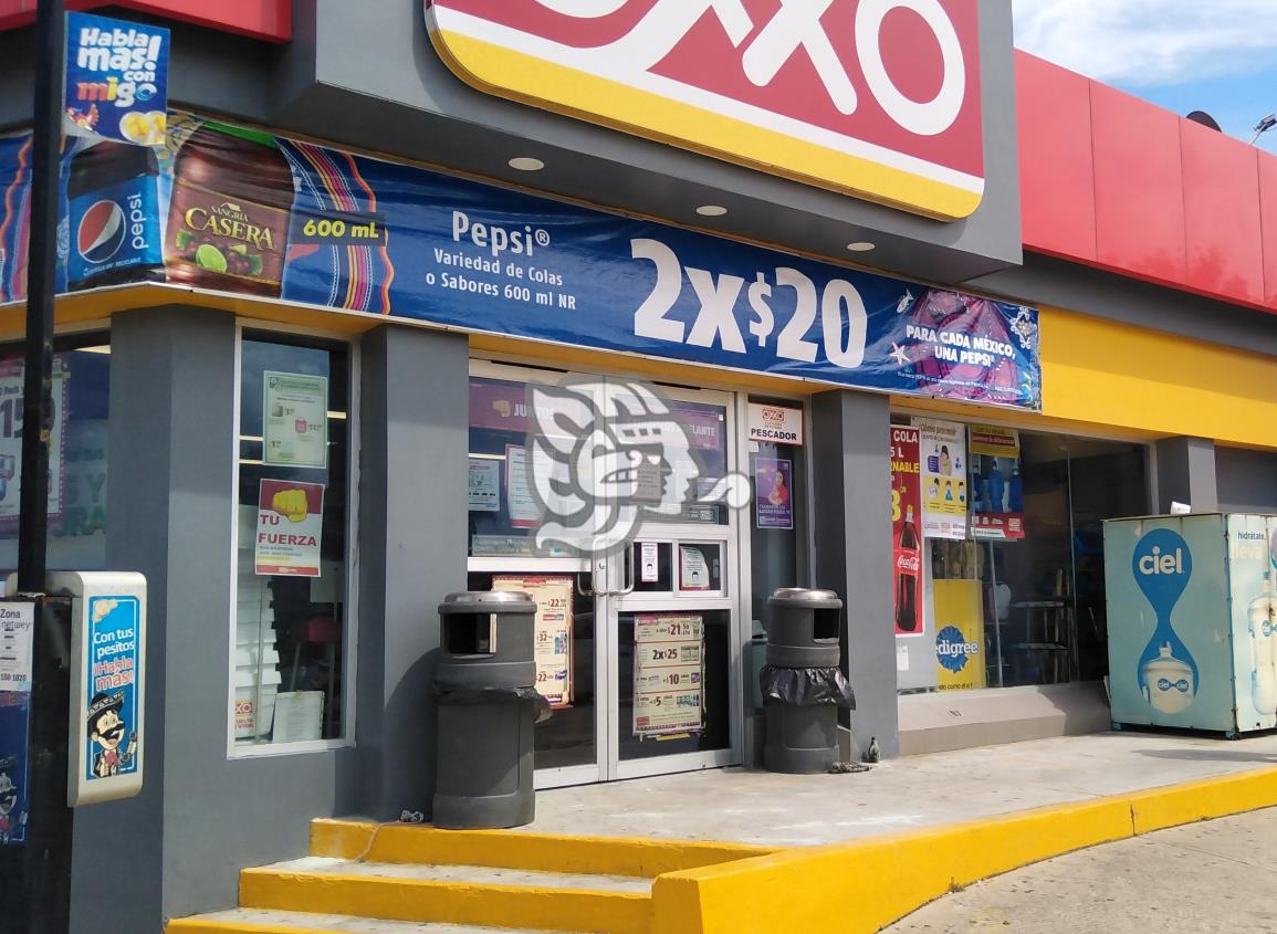 Otro robo con violencia en Oxxo de Ciudad Olmeca