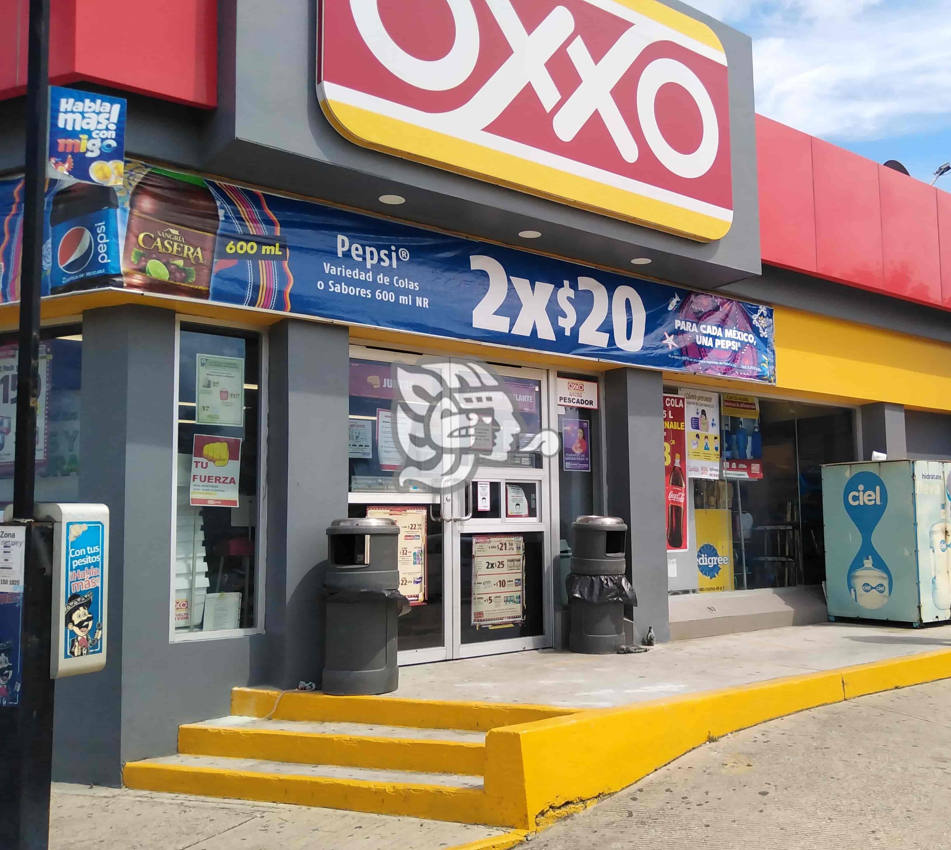 Otro robo con violencia en Oxxo de Ciudad Olmeca