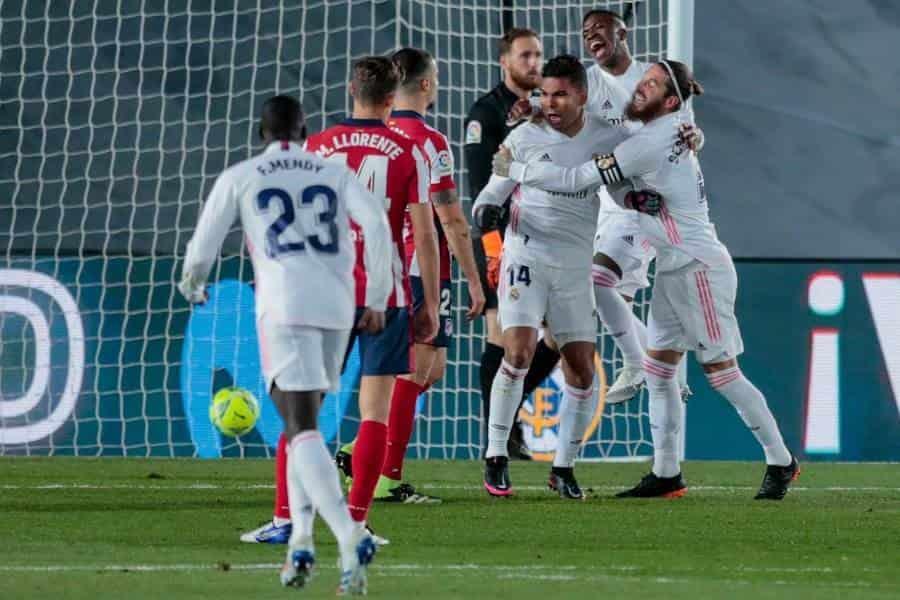 Héctor Herrera se resbala y permite gol del Real Madrid
