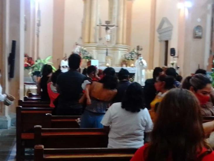 Acuden feligreses a misa para celebrar el Día de la Virgen de Guadalupe