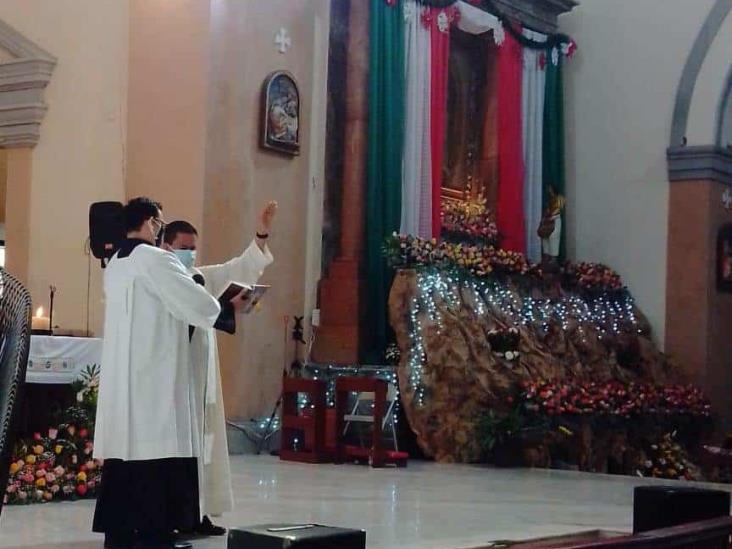 Acuden feligreses a misa para celebrar el Día de la Virgen de Guadalupe
