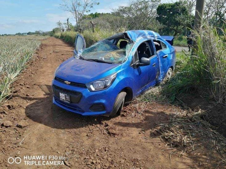 Volcadura deja dos personas heridas en carretera estatal