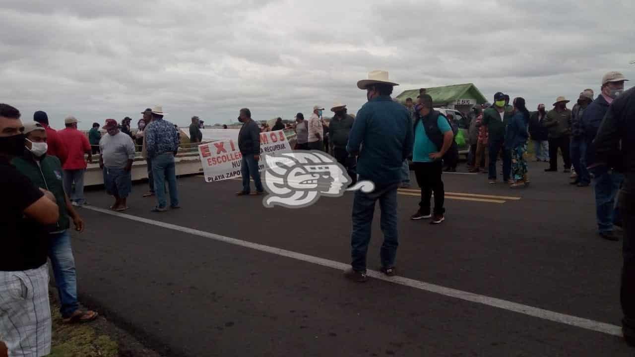 Alvaradeños se manifiestan pidiendo construcción de un rompeolas