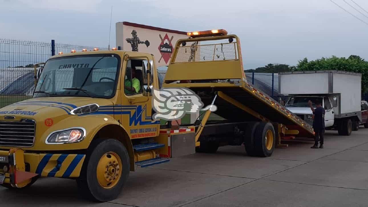 Policía de Soconusco asegura camioneta robada en Acayucan