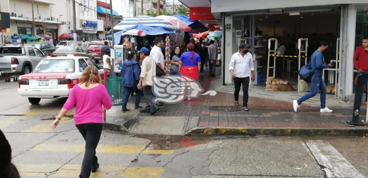 Insisten a ambulantes del centro de Coatzacoalcos no vender pirotecnia