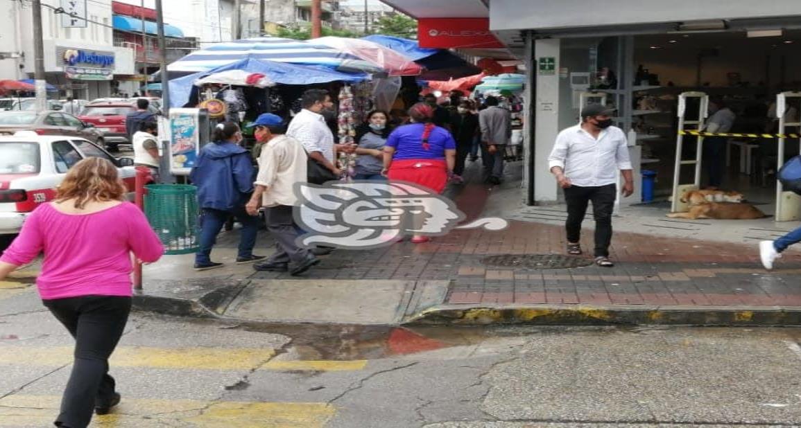 Insisten a ambulantes del centro de Coatzacoalcos no vender pirotecnia