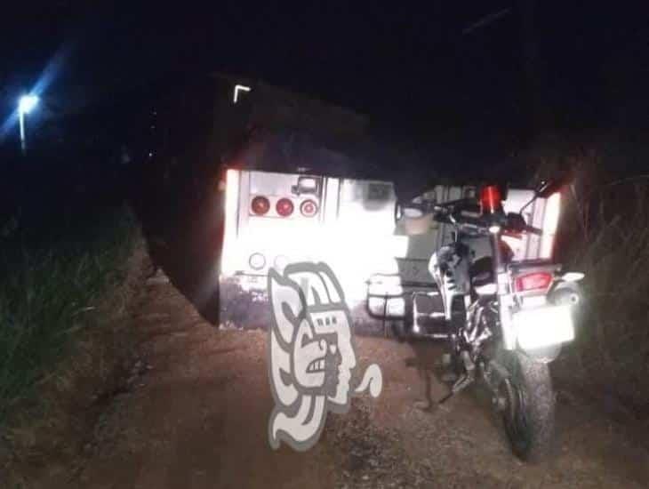 Roban y abandonan tractocamión en la carretera Las Choapas-Cuichapa