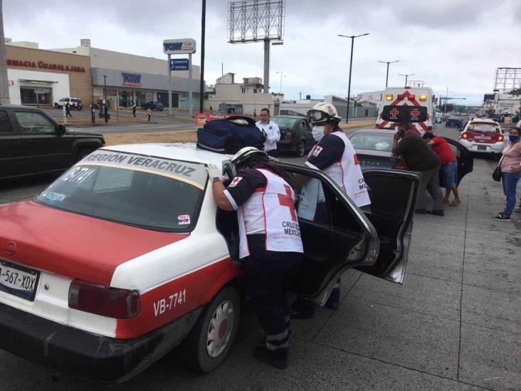 Dos personas lesionadas es el saldo que deja choque entre taxi y auto particular