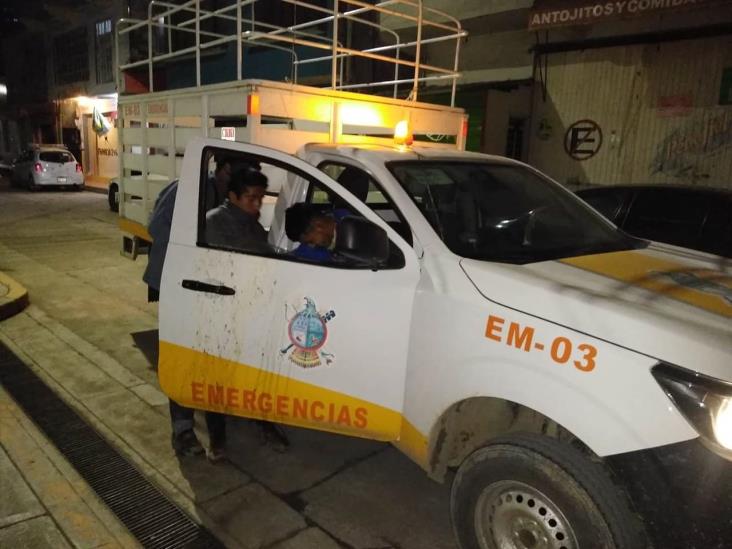 Grave, joven atacado con cuchillo cebollero en asalto en Zongolica