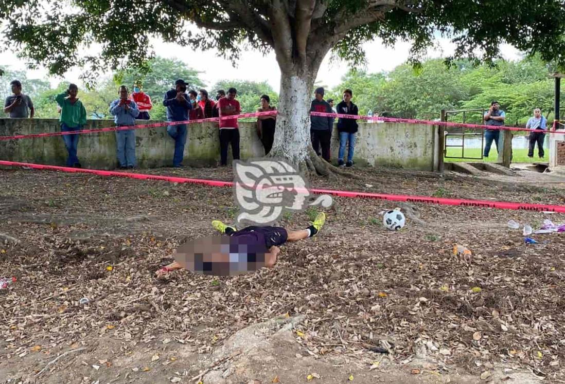 Por presunto ajuste de cuentas, homicidio en campo de futbol de Texistepec