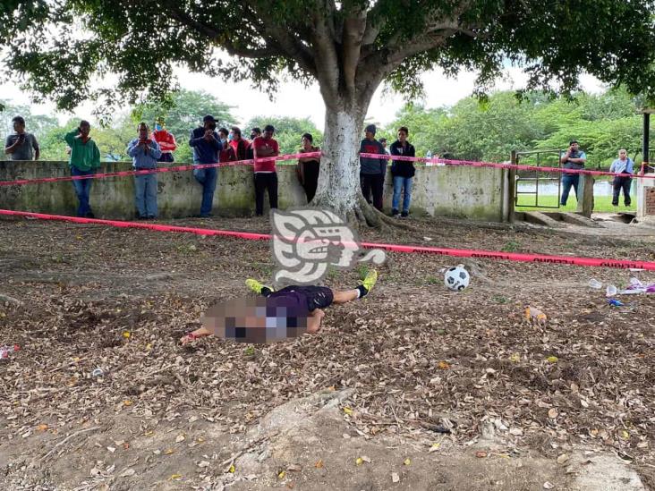 Por presunto ajuste de cuentas, homicidio en campo de futbol de Texistepec