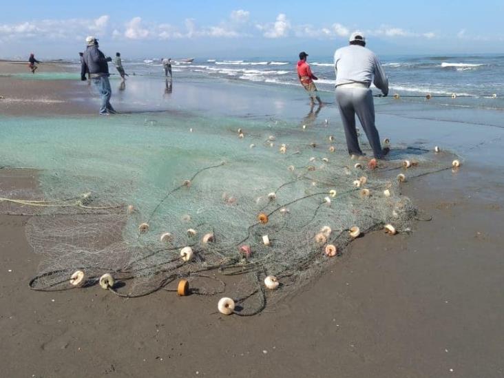 Sacan para el gasto pescadores en playas de Coatzacoalcos