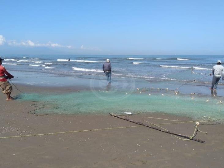 Sacan para el gasto pescadores en playas de Coatzacoalcos