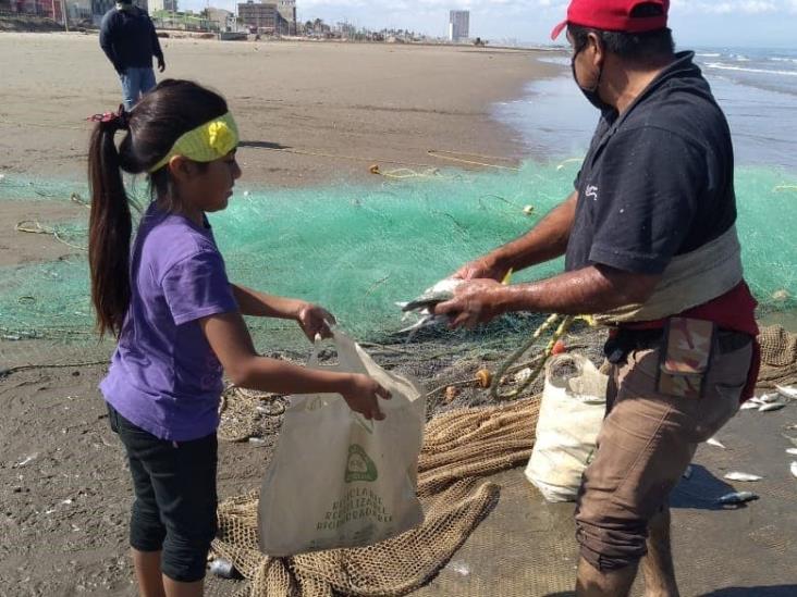 Sacan para el gasto pescadores en playas de Coatzacoalcos