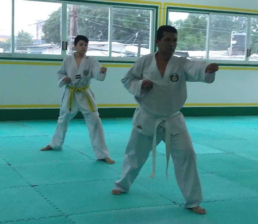 Examinaron a taekwondoínes de la Asociación MDK de Mina