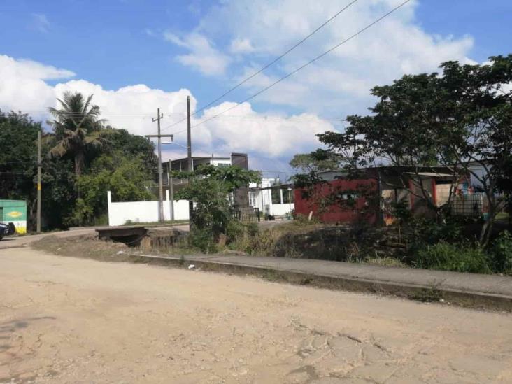 Perciben nuevo derrame de solvente en arroyo de Ixhuatlán