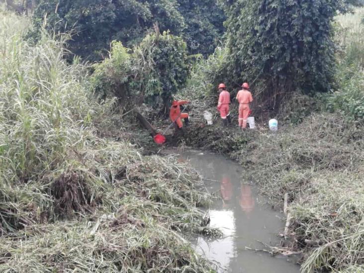 Perciben nuevo derrame de solvente en arroyo de Ixhuatlán