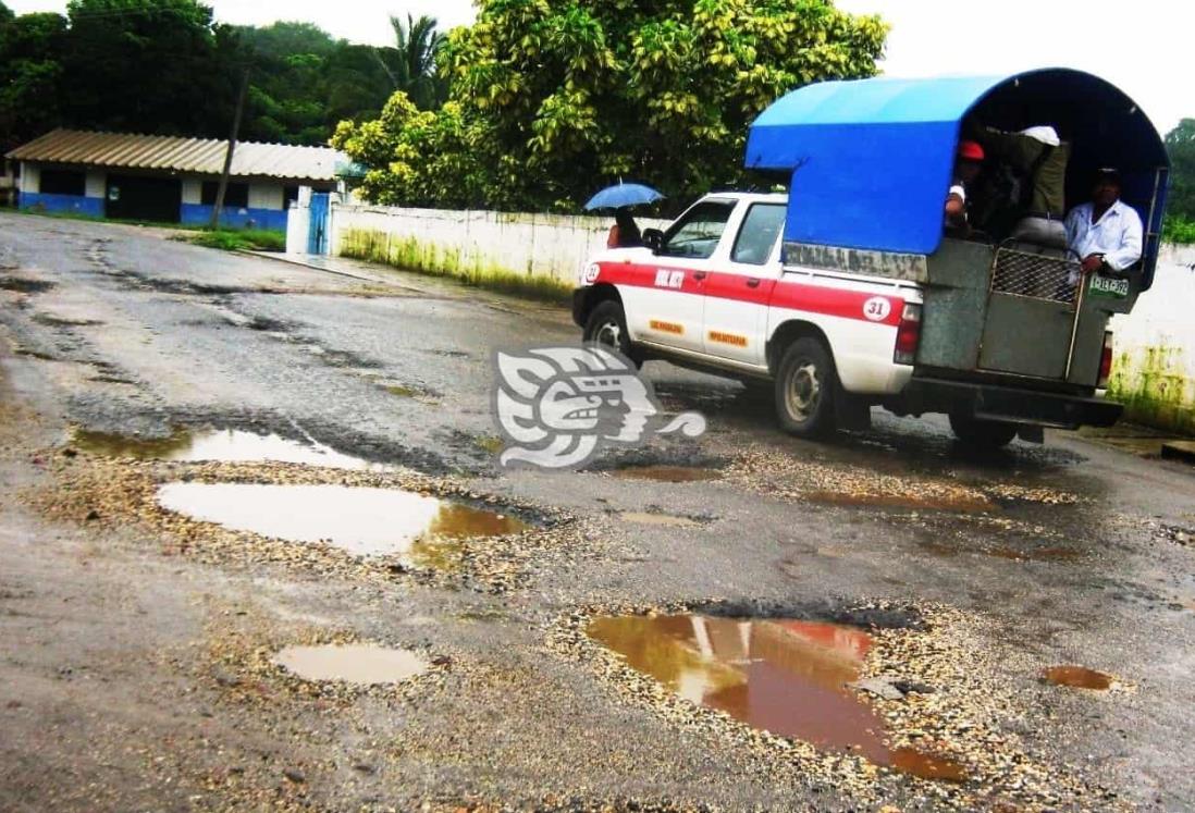 Anhelan rehabilitación de carreteras en sierra del sur de Veracruz 