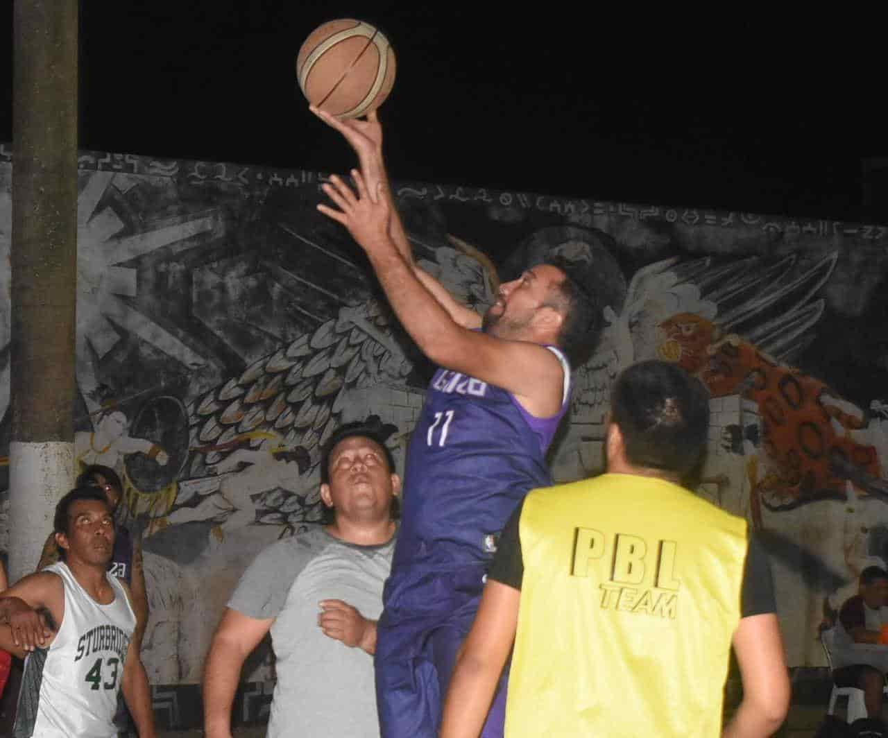 A seguir confinados piden a basquetbolistas en este puerto