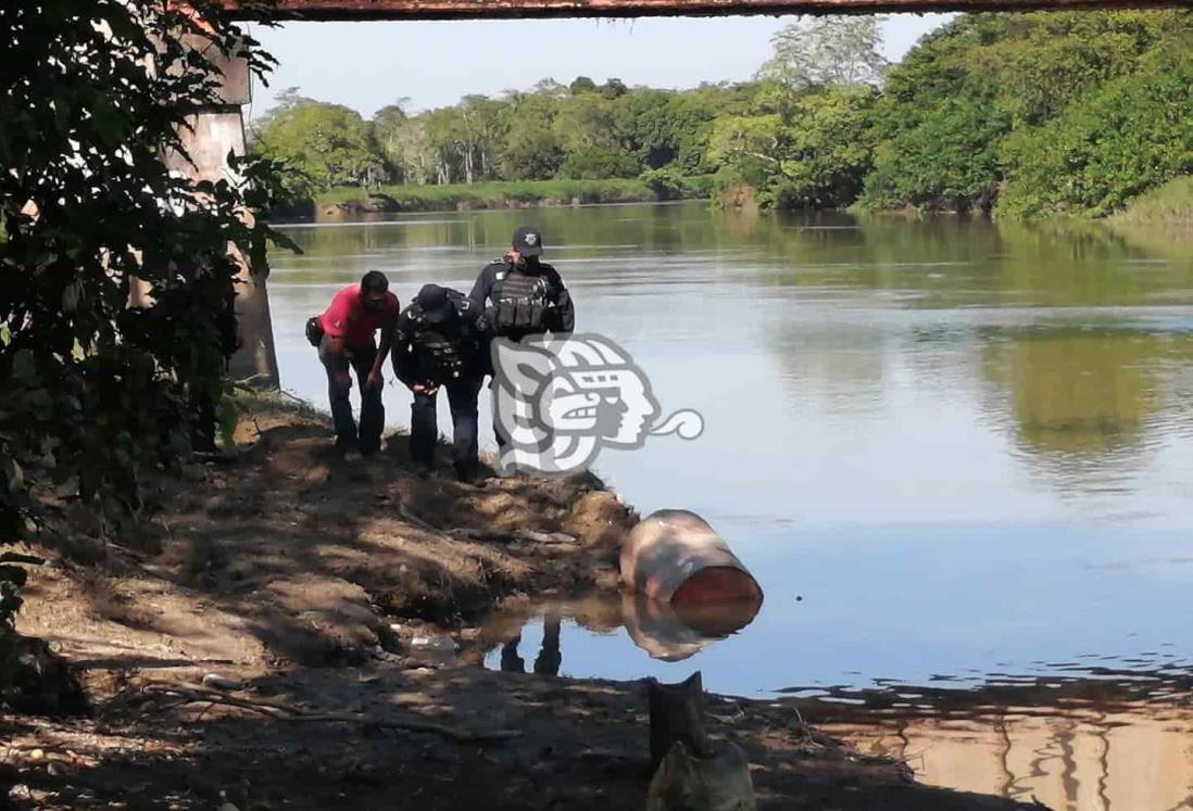 Flota tambo con restos humanos en río de Las Choapas