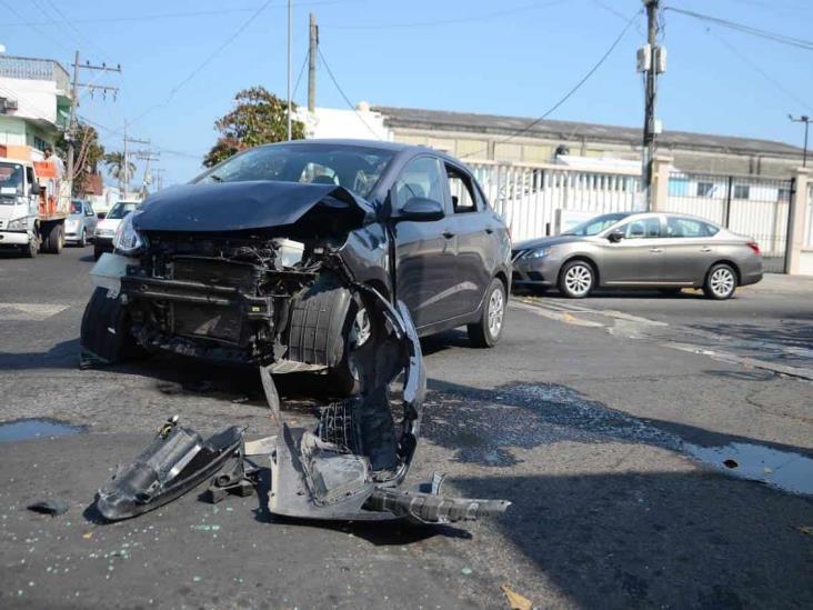 Se registra fatal accidente en calles de Veracruz; deja solo daños materiales