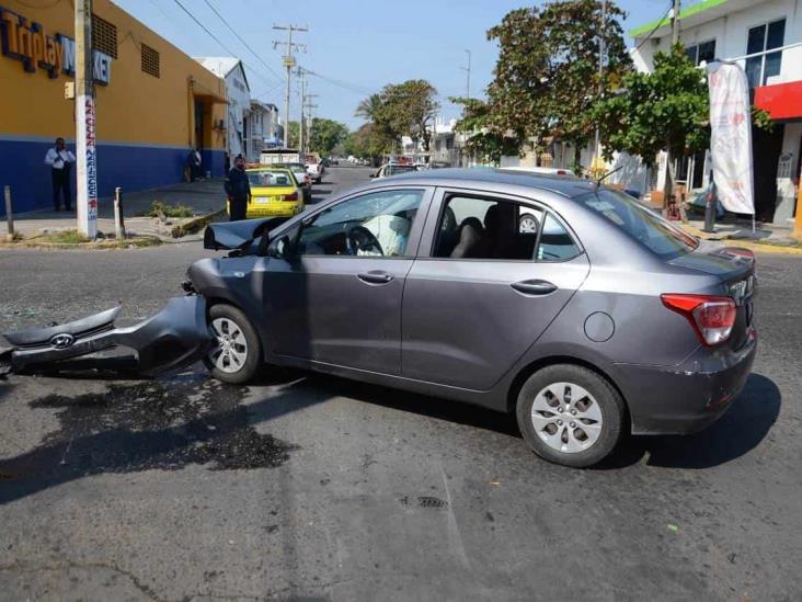 Se registra fatal accidente en calles de Veracruz; deja solo daños materiales