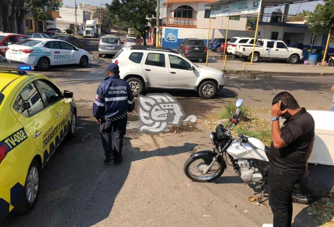 Impacta conductora a repartidora de comida en calles de Veracruz