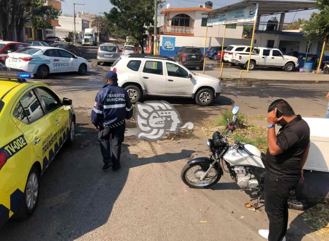 Impacta conductora a repartidora de comida en calles de Veracruz