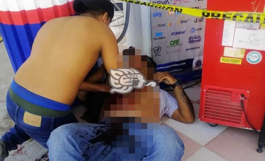 En ataque armado hieren a taxista y una dama en Cosoleacaque