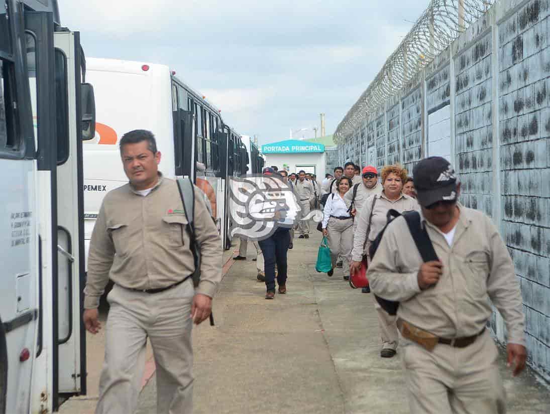 Obreros de Coatza regresan a guardias normales en Complejo Morelos