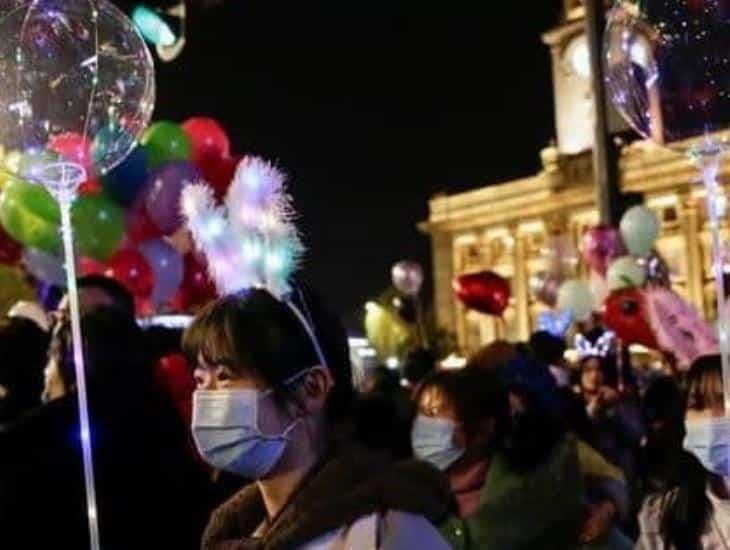 Wuhan celebra el Año Nuevo sin sana distancia