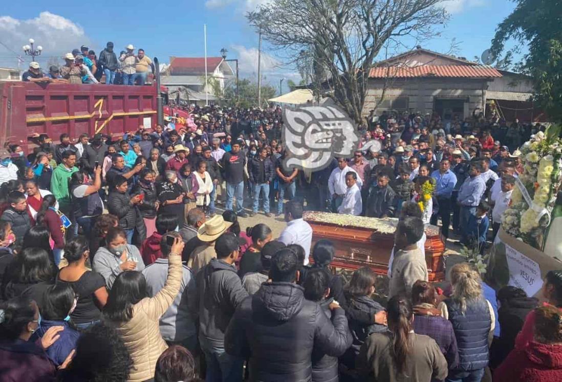 Claman en Texhuacan justicia para joven asesinado en ataque armado