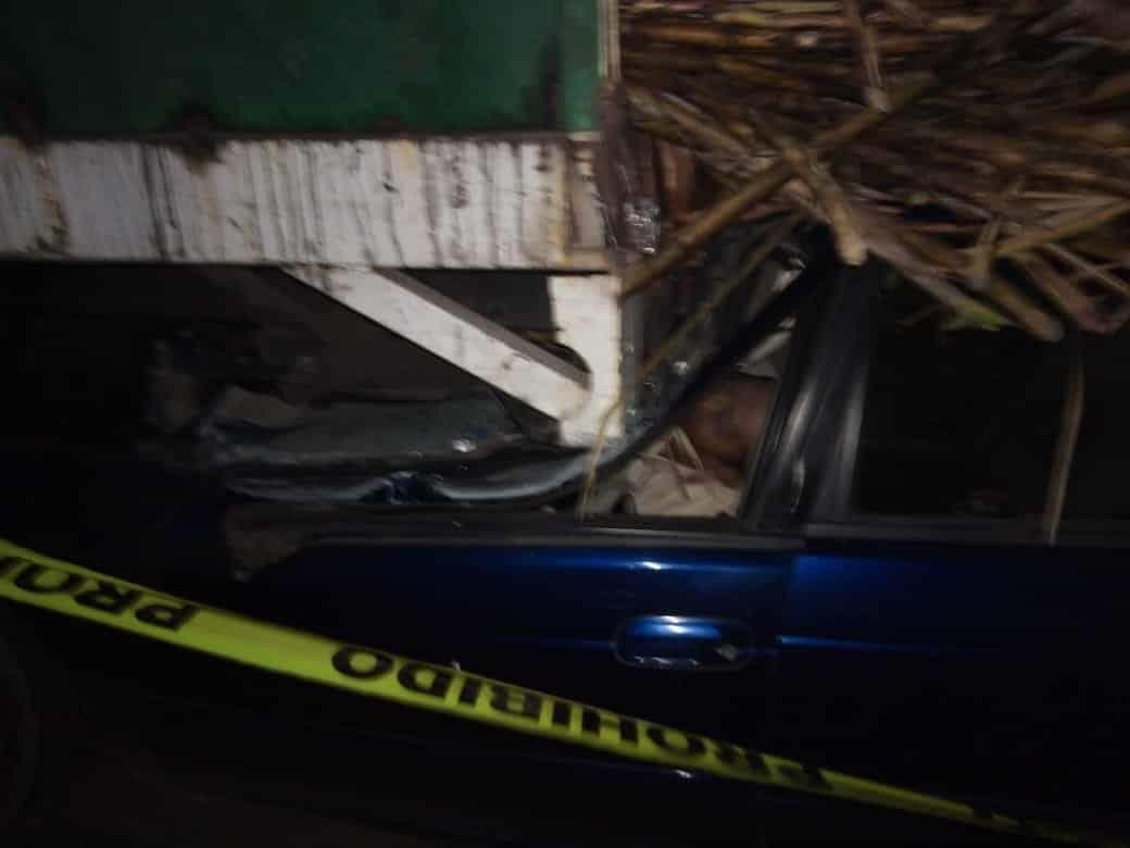 Muere pareja tras choque en Paso del Macho