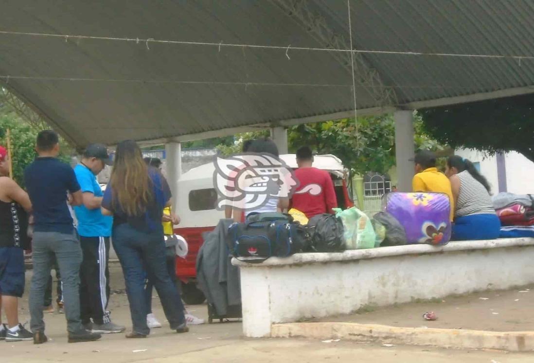 Luego de fiestas, retornan veracruzanos al norte para trabajar