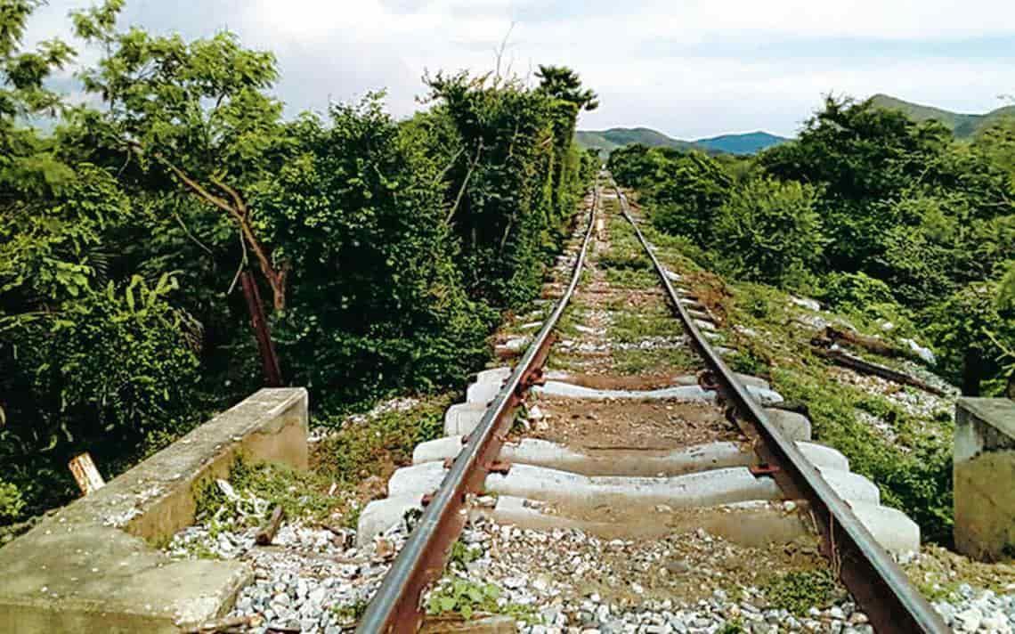 Avanzan trabajos para acceso carretero al muelle de La Laguna de Pajaritos: AMLO