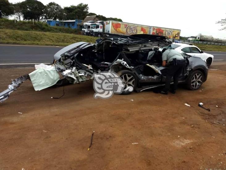 Médico militar pierde brazo en choque en autopista rumbo a Isla