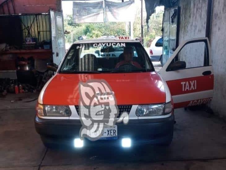 Reportan robo de taxi y una camioneta en carreteras del sur