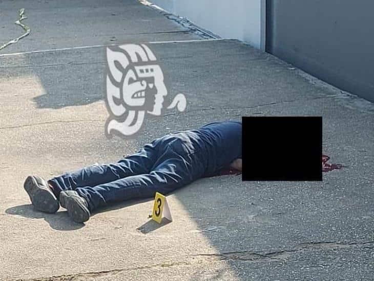 Lo asesinan a plomazos mientras caminaba en calles de Minatitlán