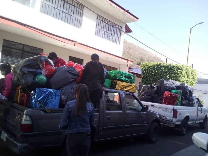 Fieles católicos reparten juguetes en Río Blanco