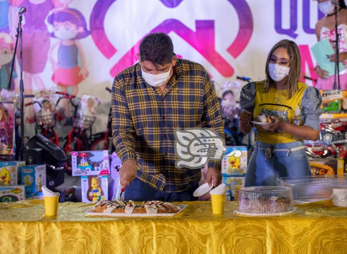 Rosalba y Cuitláhuac. Vanguardistas reyes magos cumplen deseos de niños acayuqueños