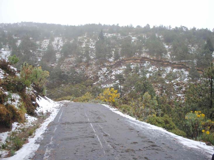 Ante aguanieve en Pico de Orizaba, visitantes ignoran disposiciones